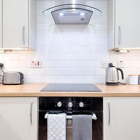 Large Green Garden, 4 Bedrooms, Sleeps 8 斯旺西 外观 照片